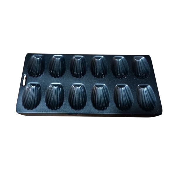 Madeleine Seashells Baking Sheet Pan 12 Molds Progressive International Corp - Picture 3 of 4